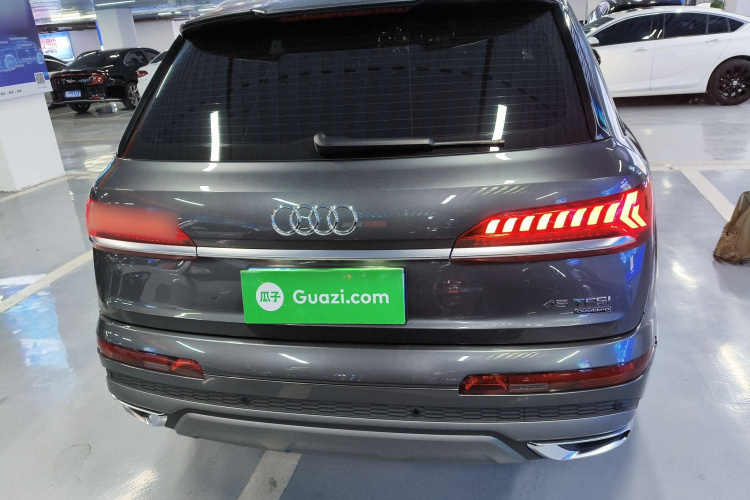 奥迪Q7 2022款 45 TFSI quattro S line运动型车身外观6