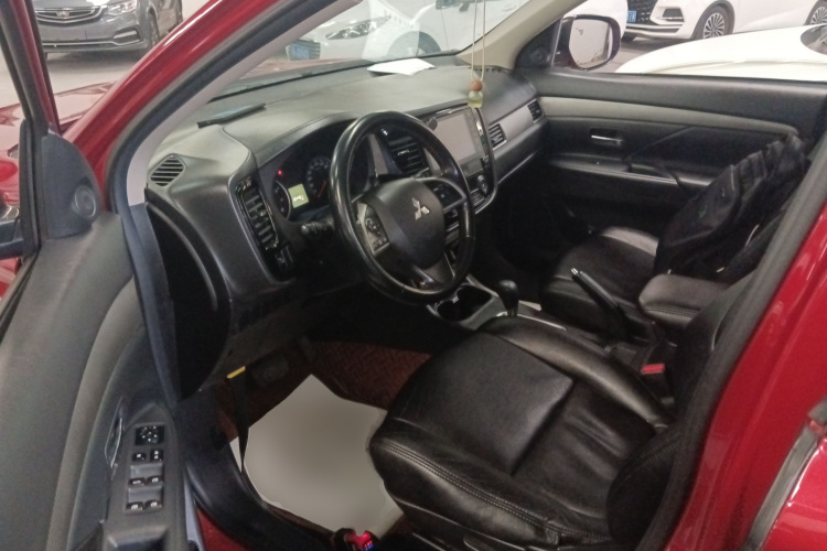 三菱 欧蓝德 2016款 2.0L 两驱风尚版 5座中控内饰20