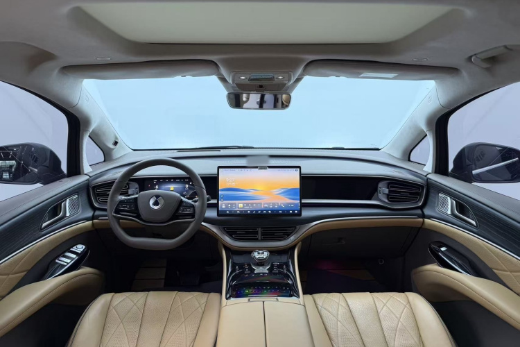 腾势D9 2024款 DM-i 980 四驱旗舰型中控内饰7002