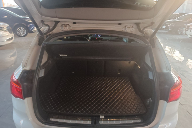 宝马X1 2018款 sDrive18Li 时尚型机舱底盘23