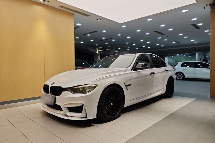 宝马3系 2015款 320i 超悦版时尚型车身外观1