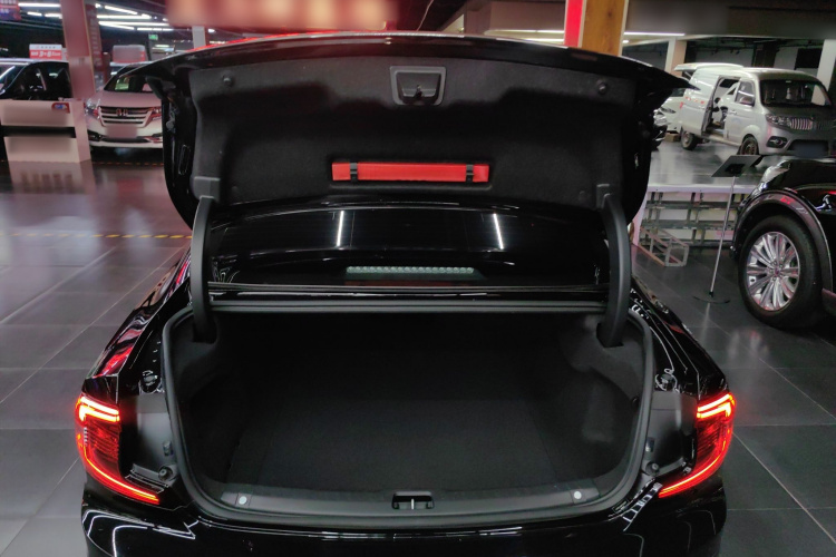 沃尔沃S90 2023款 B5 智逸豪华版机舱底盘23