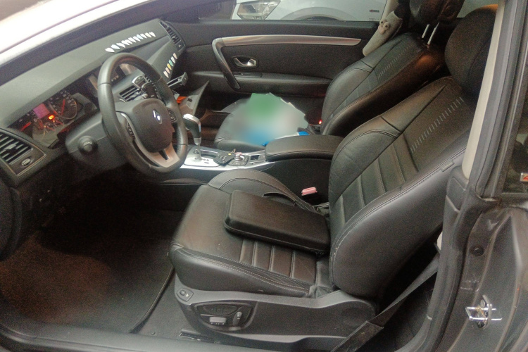 雷诺 拉古那 2012款 古贝2.0T 豪华导航版局部细节19