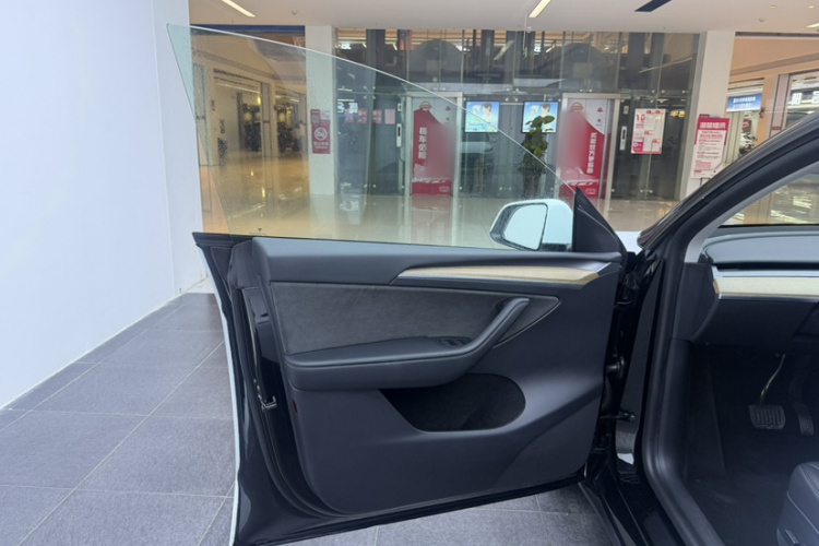 特斯拉 Model Y 2022款 后轮驱动版中控内饰7002