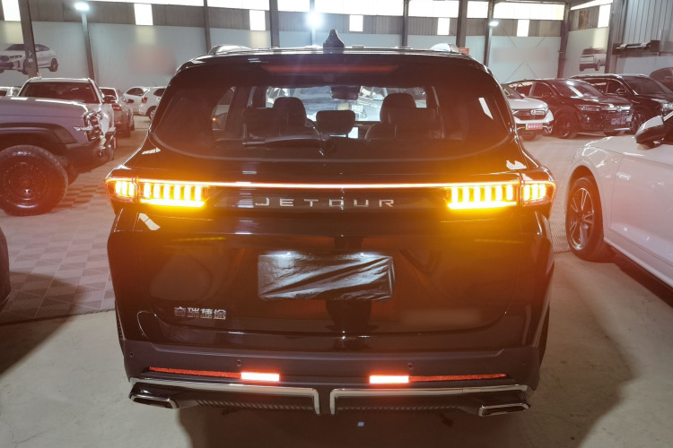 捷途X70 PLUS 2025款 1.5T 旗舰版 5座车身外观6