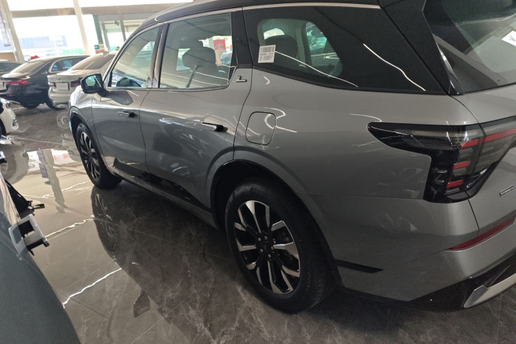 福特 2025款 锐界L 2.0T EcoBoost E混动四驱七座至尊型车身外观4