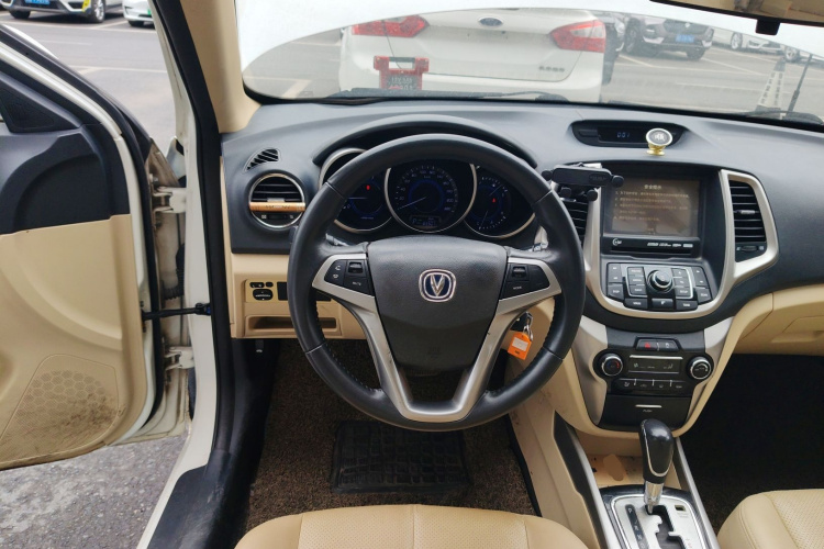 长安 逸动 2015款 1.6L 自动豪华型中控内饰13