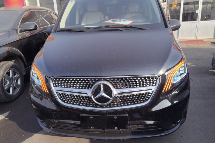 奔驰 威霆 2016款 2.0T 精英版车身外观2