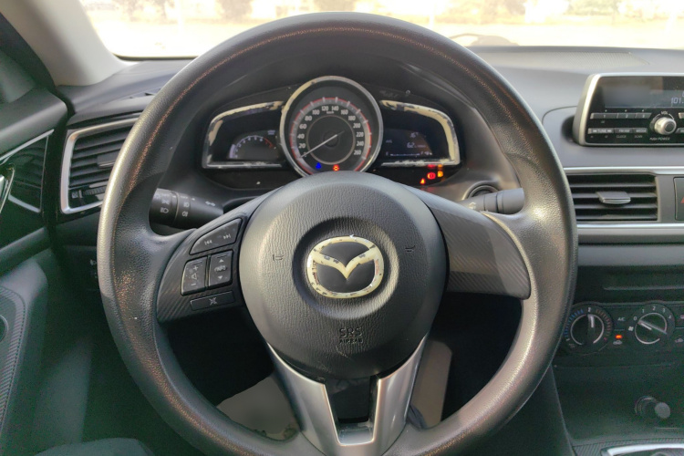 马自达3 昂克赛拉 2016款 三厢 1.5L 手动舒适型中控内饰13