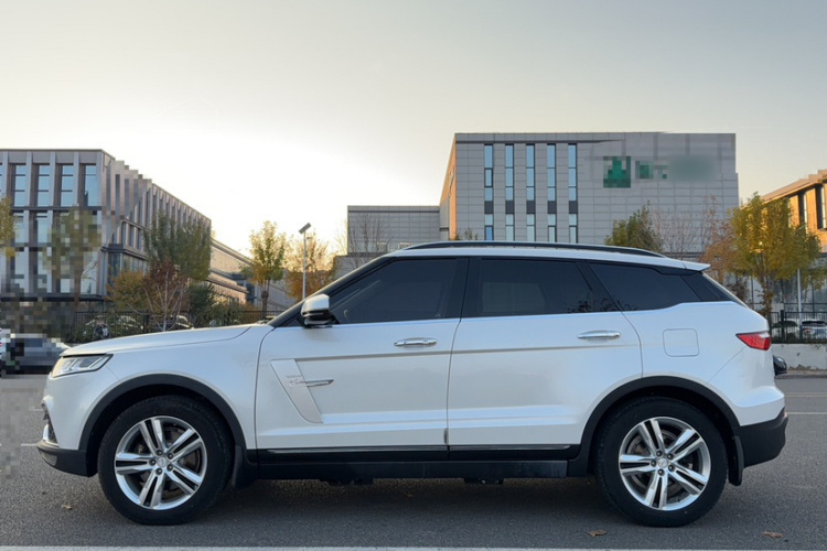 众泰T700 2017款 1.8T 双离合尊享型车身外观6006