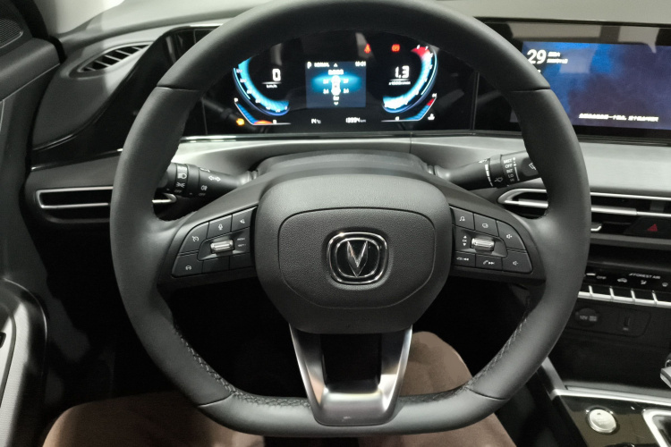 长安 逸动 2021款 PLUS 蓝鲸NE 1.4T GDI DCT尊贵型中控内饰13