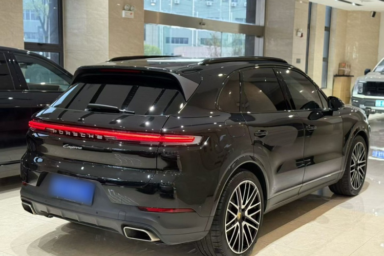 保时捷 2025款 Cayenne 3.0T车身外观6005