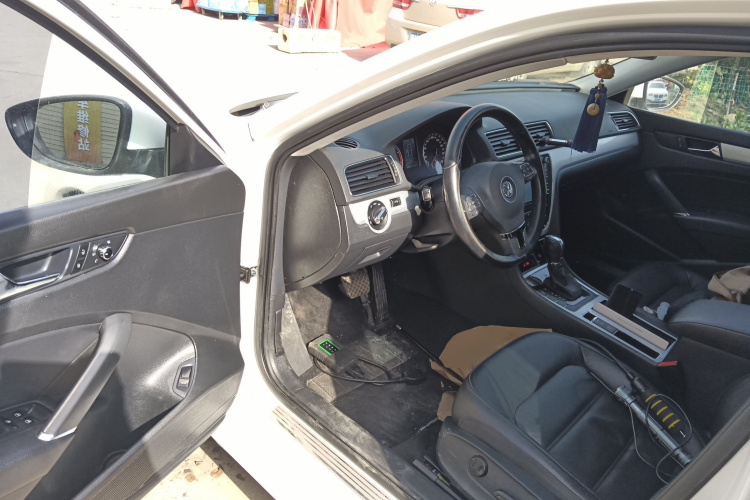 大众 帕萨特 2015款 1.8TSI DSG尊荣版中控内饰20