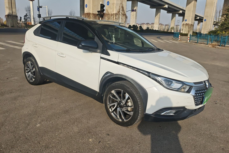 纳智捷 U5 SUV 2017款 1.6L CVT爵士版车身外观3