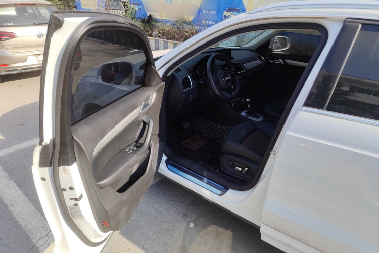 奥迪Q3 2018款 30周年年型 35 TFSI 时尚型中控内饰20