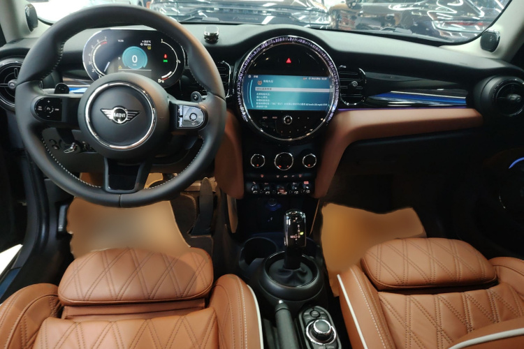 MINI 2023款 2.0T COOPER S 艺术家 五门版中控内饰7002