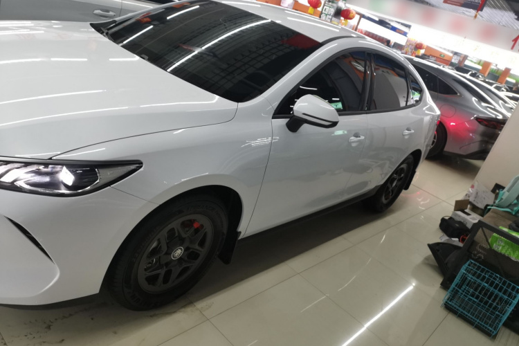 比亚迪 秦PLUS 2025款 DM-i 智驾版 55KM领先型车身外观4