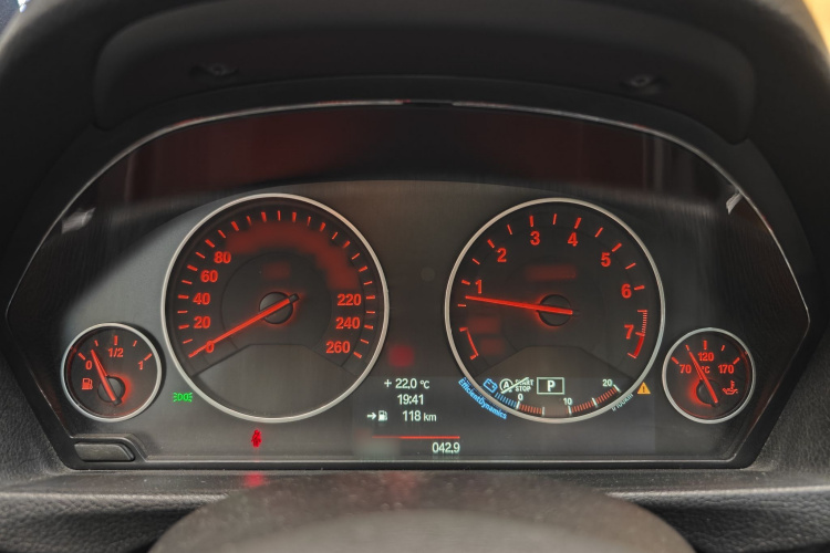 宝马3系 2014款 320Li 豪华设计套装局部细节14