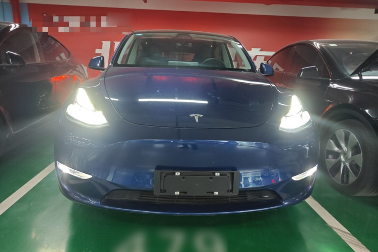 特斯拉 Model Y 2021款 长续航全轮驱动版 3D7车身外观2