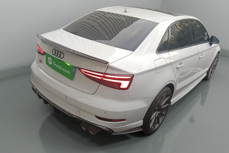 奥迪A3 2018款 30周年年型 Limousine 40 TFSI 运动型车身外观7