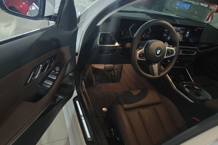 宝马3系 2024款 320Li M运动套装中控内饰20