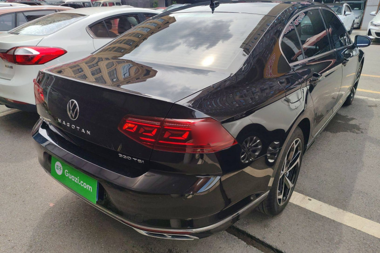 大众 迈腾 2023款 200万辆纪念版 330TSI DSG领先型车身外观7