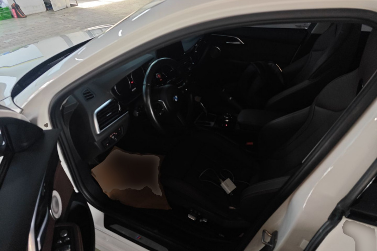 宝马1系 2021款 125i M运动曜夜版中控内饰20