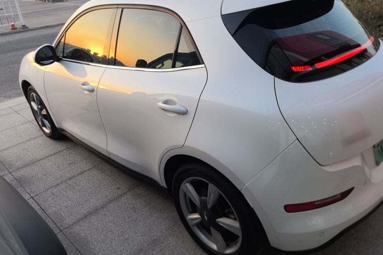 欧拉好猫 2021款 400km标准续航 维纳斯版 三元锂车身外观4