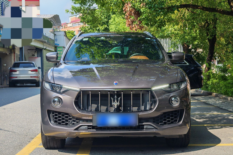 玛莎拉蒂 Levante 2018款 3.0T 标准版车身外观6005