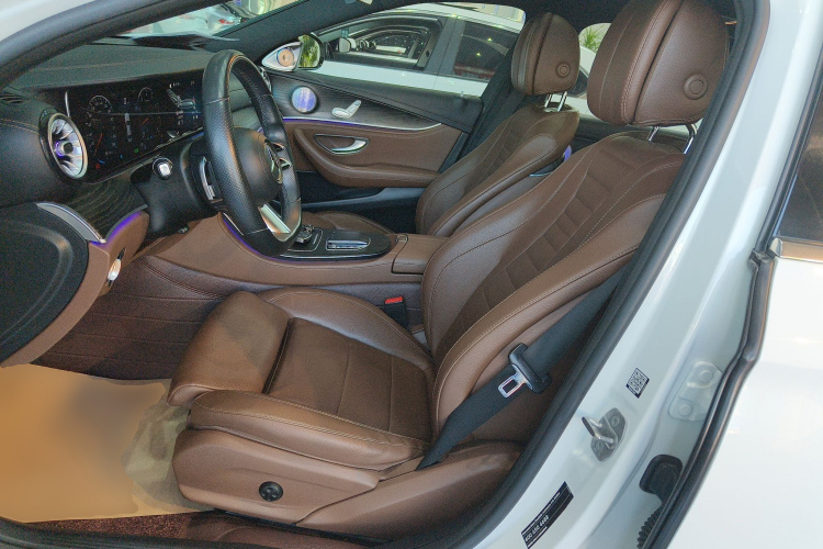 奔驰E级 2021款 E 260 L 运动型中控内饰19