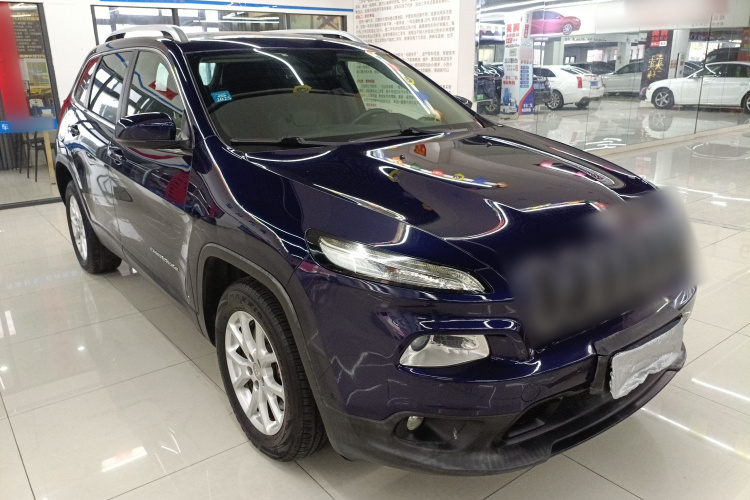 Jeep 自由光 2016款 2.0L 优越版车身外观6002