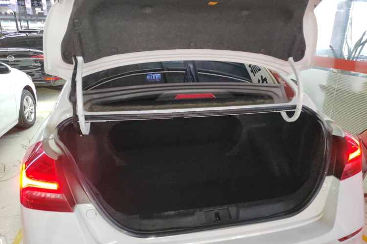 吉利汽车 帝豪 2021款 UP 1.5L 手动舒适型机舱底盘23