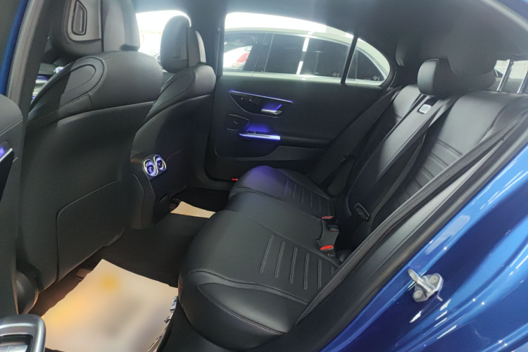 奔驰C级 2022款 C 260 L 运动版中控内饰7004