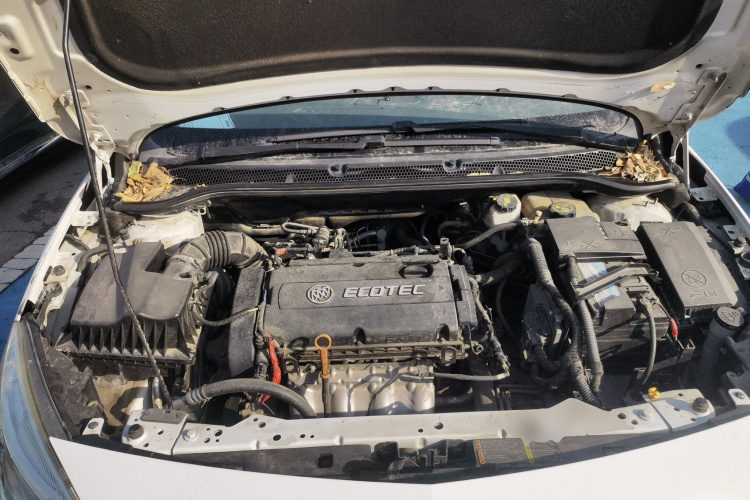 别克 英朗 2013款 XT 1.6L 自动时尚版机舱底盘24