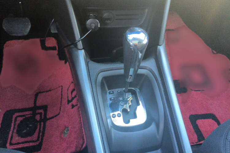 标致2008 2014款 1.6L 自动时尚版局部细节18