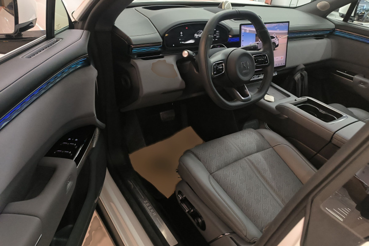 极氪7X 2025款 100kWh 长续航后驱智驾版中控内饰7003