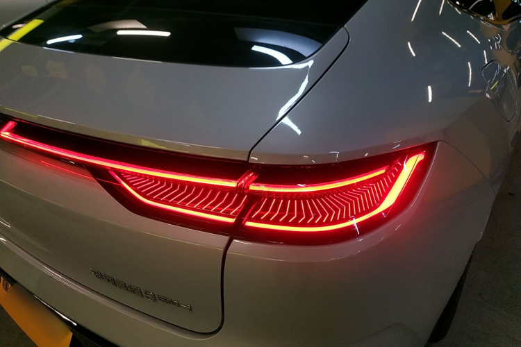 吉利银河 银河星耀8 2025款 130km EM-i 旗舰版车身外观9