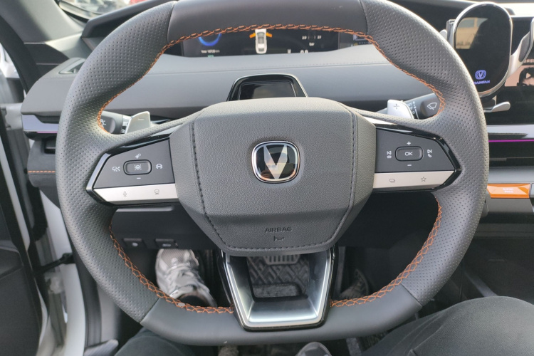 长安UNI-V 2024款 1.5T 尊贵运动型局部细节13