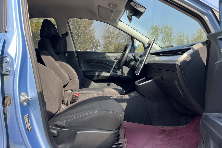 哪吒汽车 哪吒V 2021款 标准续航娱乐版升级型中控内饰7003