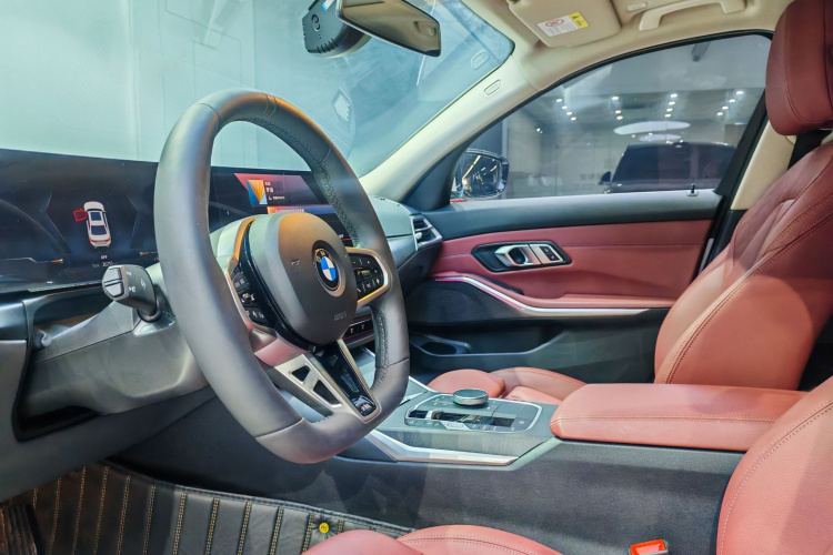 宝马3系 2025款 325Li M运动套装中控内饰7001