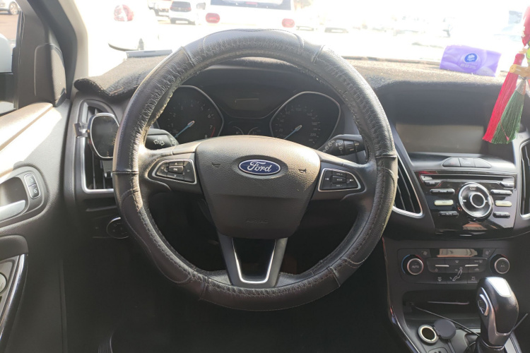 福特 福克斯 2017款 两厢 1.6L 自动风尚型智行版局部细节13