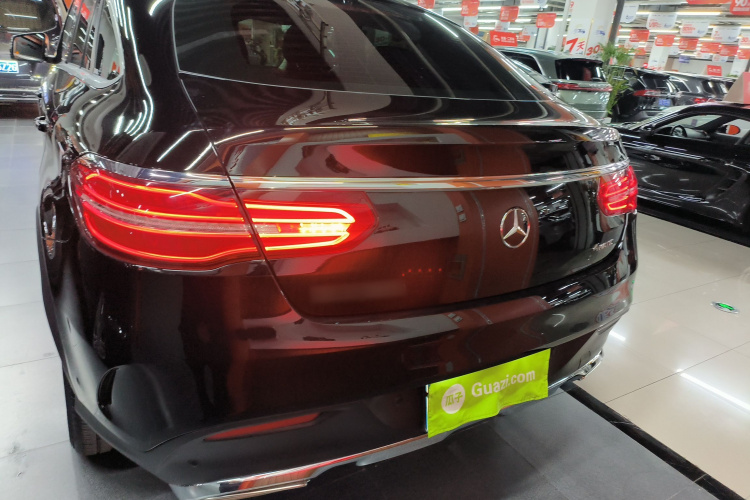 奔驰GLE轿跑 2017款 GLE 320 4MATIC 轿跑SUV车身外观6