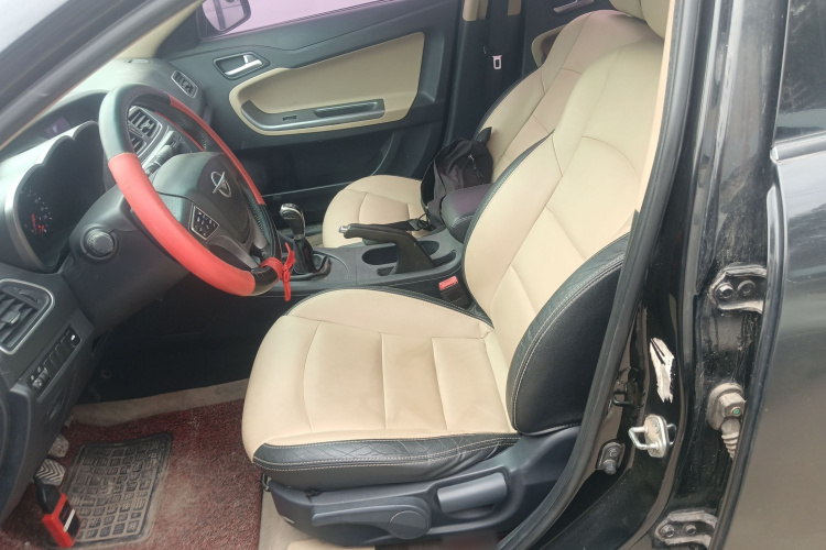 海马 福美来 2015款 1.6L 手动品尚型中控内饰19