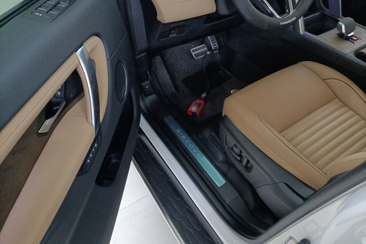 路虎 发现运动版 2025款 249PS 性能科技版中控内饰20