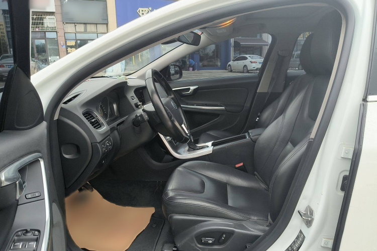 沃尔沃S60 2018款 S60L T3 智进版中控内饰7001