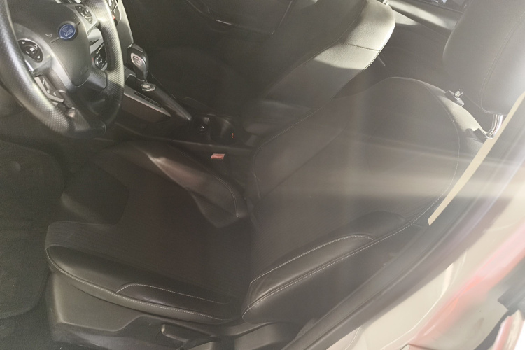 福特 福克斯 2012款 两厢 2.0L 自动豪华运动型局部细节19