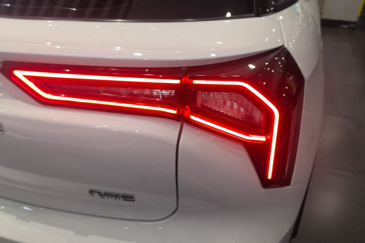 吉利几何E萤火虫 2024款 301km 流光车身外观6001