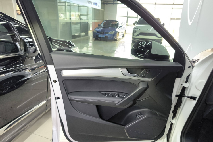 奥迪Q5L 2020款 改款 40 TFSI 荣享时尚型中控内饰7007