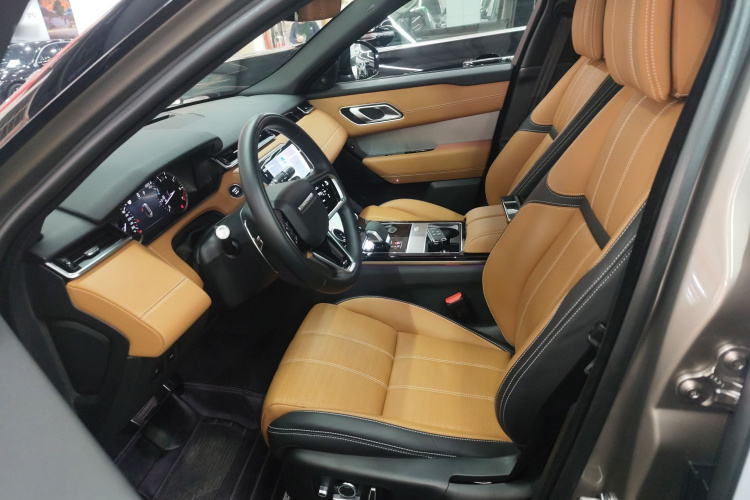 路虎 揽胜星脉 2023款 250PS 熠黑珍藏版中控内饰19