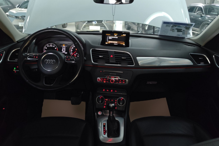 奥迪Q3 2017款 30 TFSI 风尚型中控内饰12